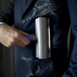 FurDaddy Batterij-aangedreven - Huisdier Haar Verwijderaar Voor Kleding - Herbruikbare Pluizenroller Voor Moeiteloze Verwijdering Van Kattenhaar & Hondenhaar - Zelfreinigende Pluizenborstel Voor Tapijt, Bank, Auto, Bed -Dieren Benodigdheden Winkel 1200x1200 453