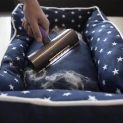 FurDaddy Batterij-aangedreven - Huisdier Haar Verwijderaar Voor Kleding - Herbruikbare Pluizenroller Voor Moeiteloze Verwijdering Van Kattenhaar & Hondenhaar - Zelfreinigende Pluizenborstel Voor Tapijt, Bank, Auto, Bed -Dieren Benodigdheden Winkel 1200x1200 454