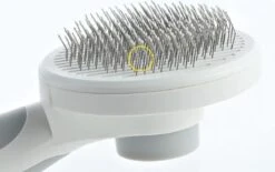 Merkloos Dierenborstel - Haarborstel Huisdieren - Borstel Voor Vacht Huisdier - Borstel Kat - Borstel Hond - Makkelijk Haar Verwijderen Met één Klik - Inclusief Speeltje - Kam Huisdier - Vachtverzorging - Massage 19 Merkloos Dierenborstel - Haarborstel Huisdieren - Borstel Voor Vacht Huisdier - Borstel Kat - Borstel Hond - Makkelijk Haar Verwijderen Met één Klik - Inclusief Speeltje - Kam Huisdier - Vachtverzorging - Massage -Dieren Benodigdheden Winkel 1200x751 2